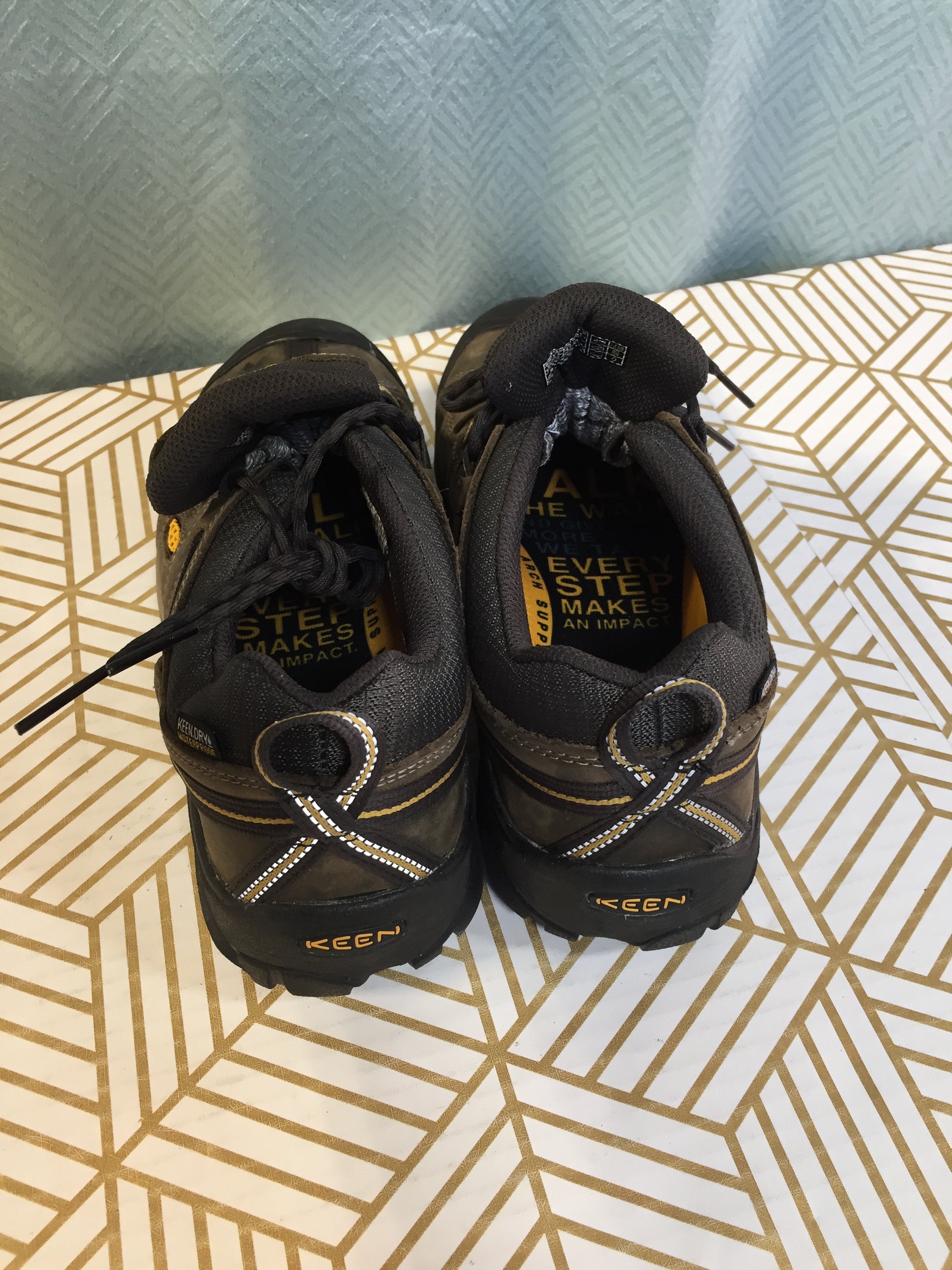 KEEN Men's Waterproof Leather Hiking Shoes US Size 9.5 (7772400648430)